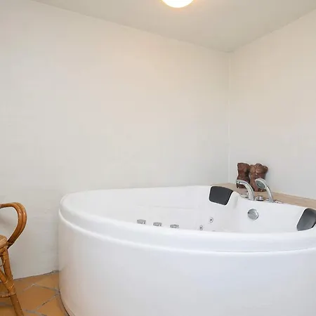 12 Person In בית נופש