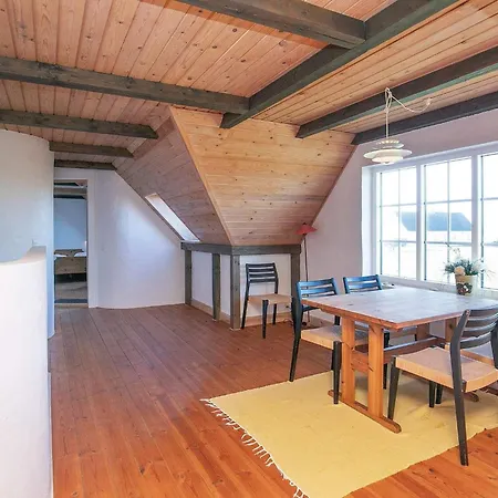 בית נופש 12 Person In