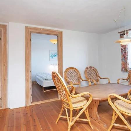 12 Person In * למביג