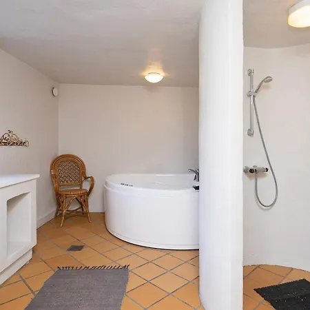 בית נופש 12 Person In