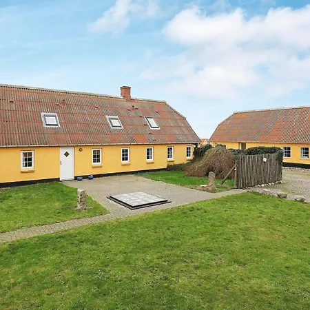 בית נופש 12 Person In